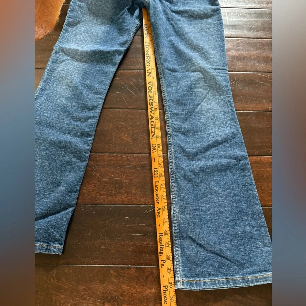 Vintage Y2K Levi's 518 Women's Boot Cut Flared Jeans in Medium Blue Wash - Picture 9 of 12